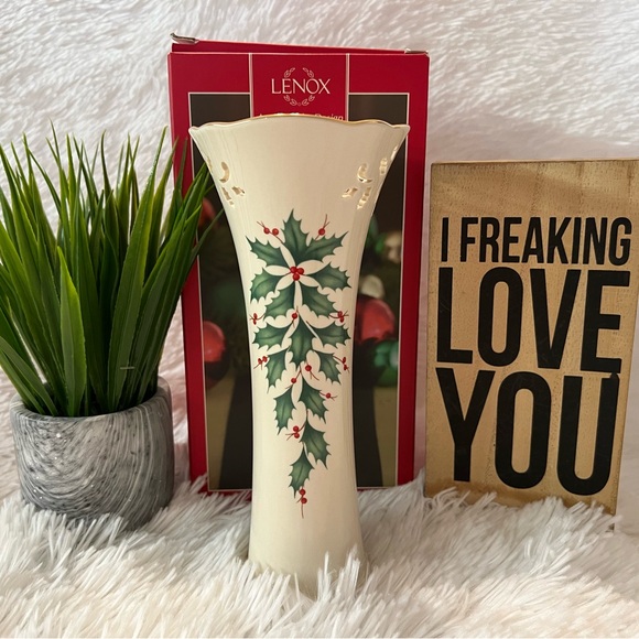 Vintage Lenox Holiday Pierced Bud Vase 8.25 Inches - Picture 2 of 8